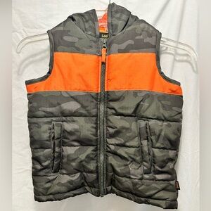 Lee Boys Sleeveless camouflaged puffer zip up hooded vest